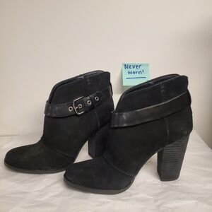 NWT BCBG Paris black leather felt buckle bootie 9 fall winter evening casual